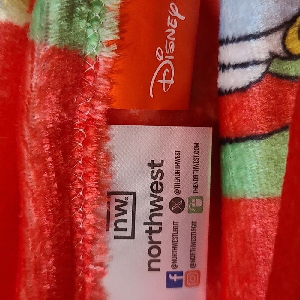 Mickey Mouse blanket Throw, Christmas silky touch super soft polyester NWT - Picture 3 of 8